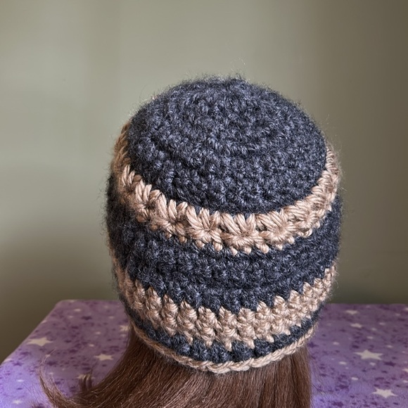 Crochet flower beanie medium soft acrylic and satin yarn new warm pretty - Picture 5 of 7